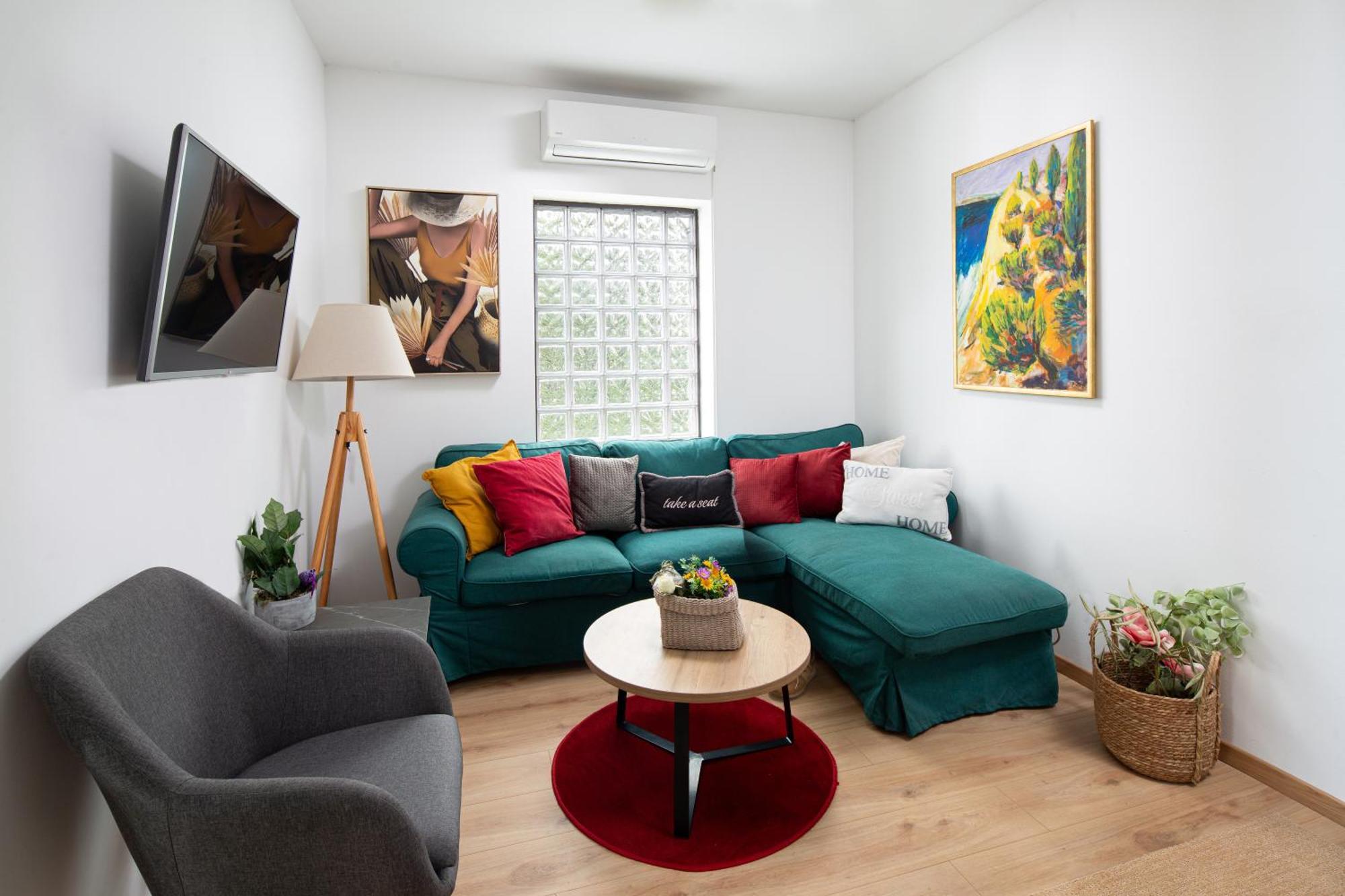 Garden Apartment *